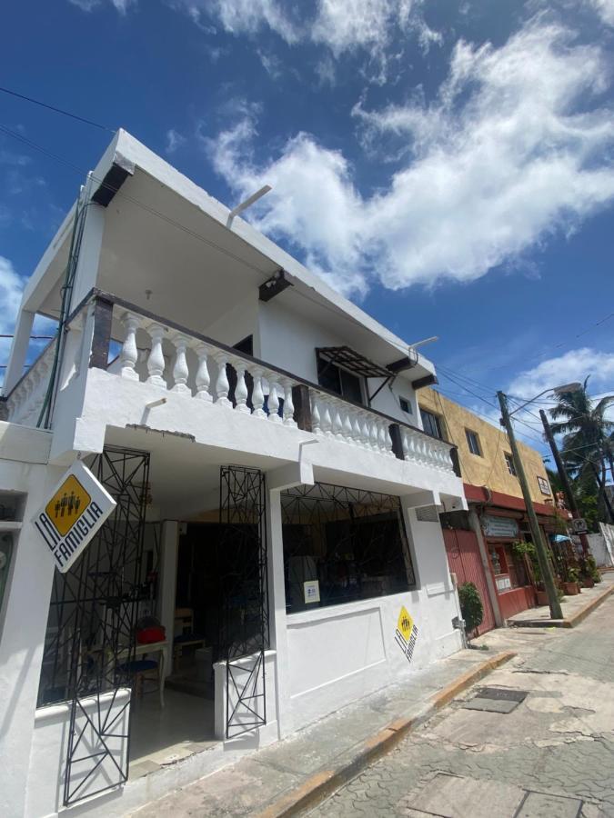 La Famiglia Hotel Isla Mujeres Bagian luar foto
